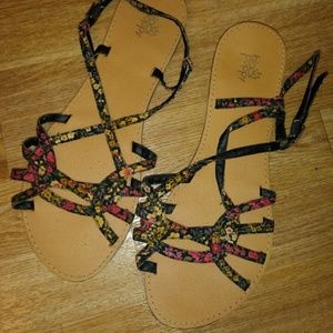 PacSun Black Poppy Floral Sandals
